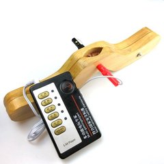 Дерев'яний затискач для пеніса або мошонки з електростимуляцією - S IXI51617 фото