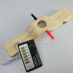 Дерев'яний затискач для пеніса або мошонки з електростимуляцією L IXI52220 фото